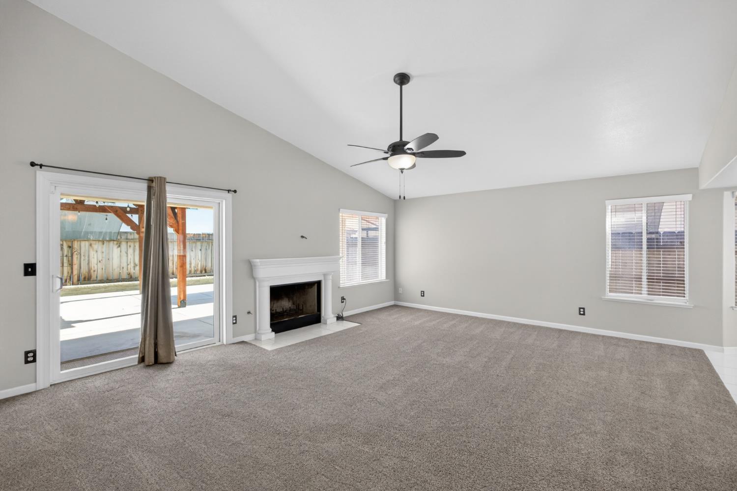 5577 W Paul Ave, Fresno, CA 93722