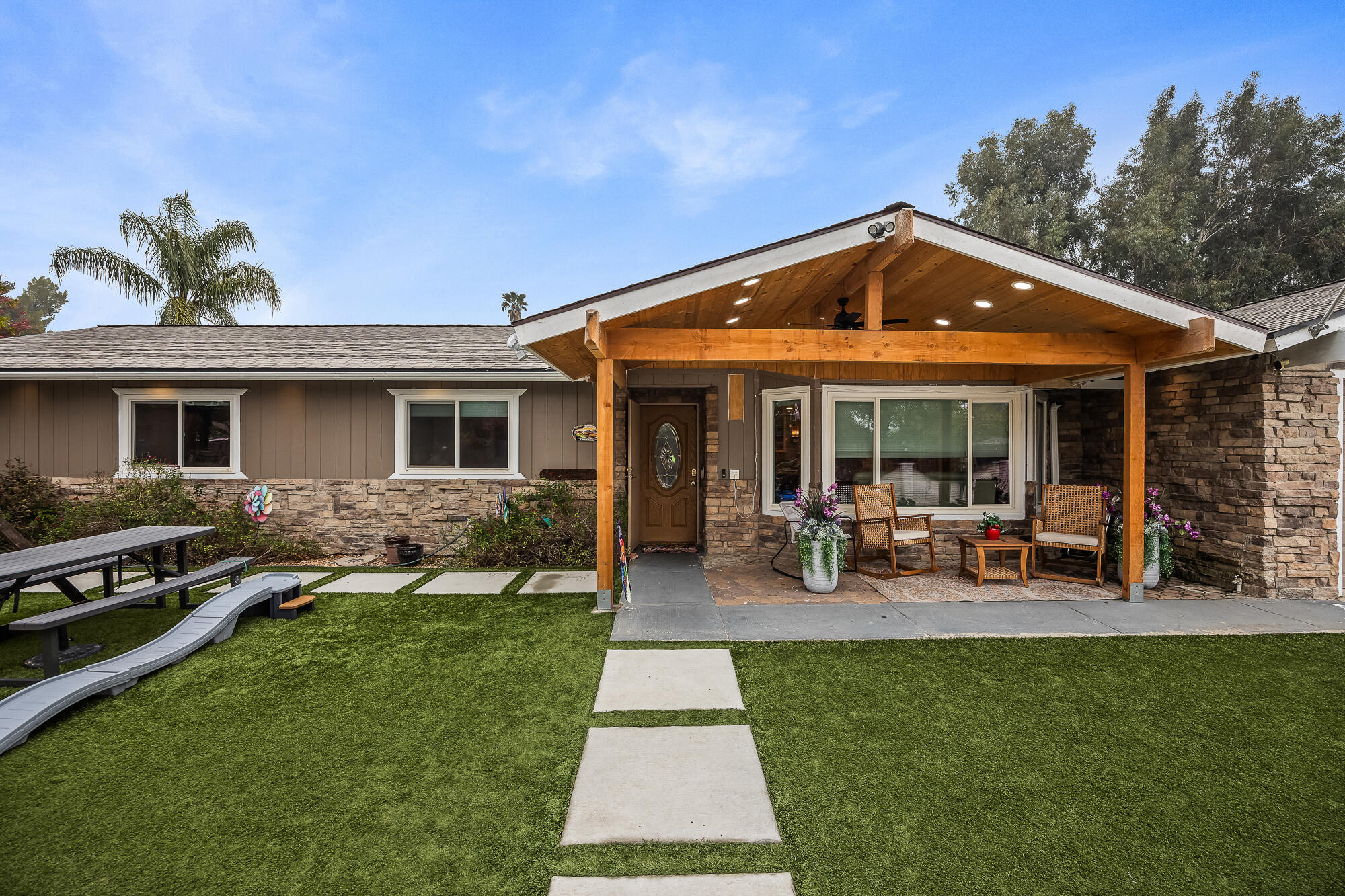 547 W Gettysburg Ave, Fresno, CA 93705