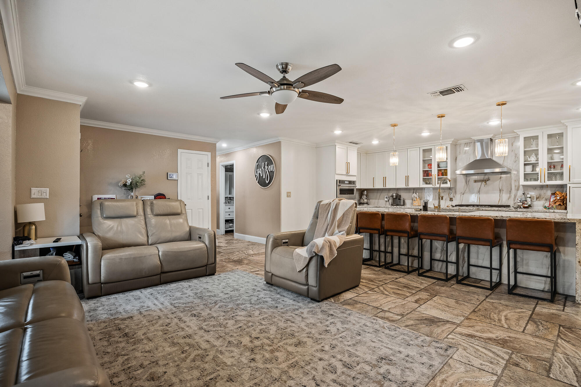 547 W Gettysburg Ave, Fresno, CA 93705