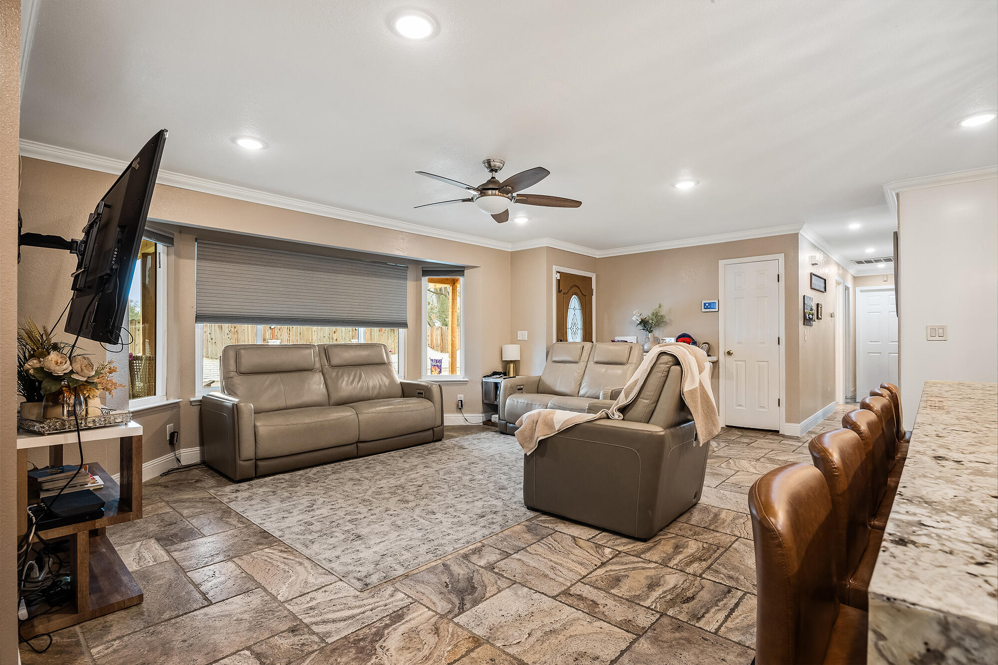 547 W Gettysburg Ave, Fresno, CA 93705