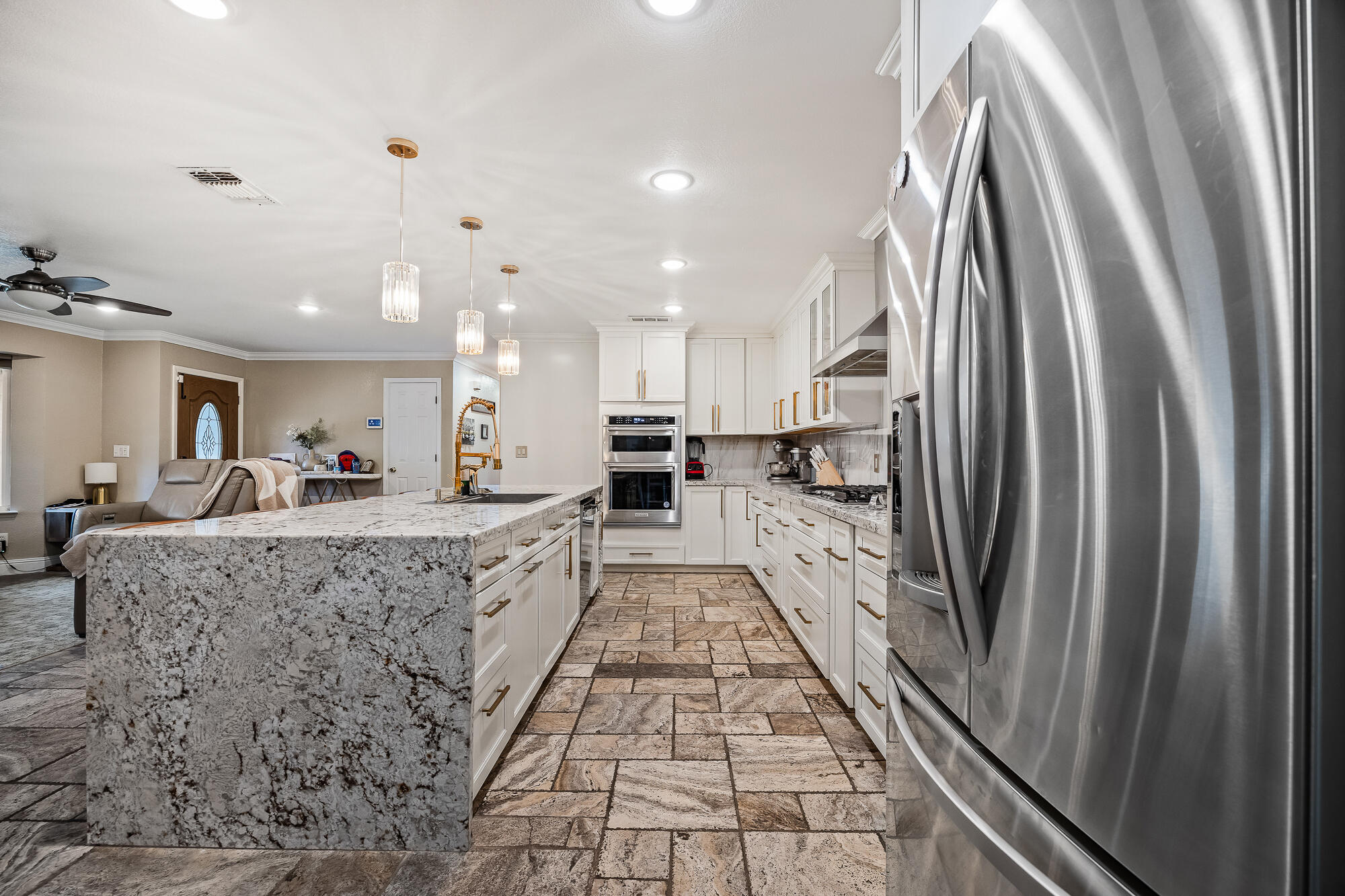 547 W Gettysburg Ave, Fresno, CA 93705