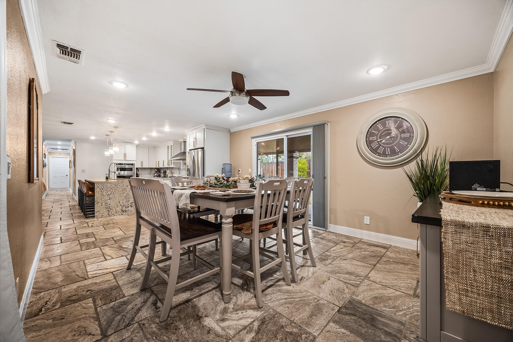 547 W Gettysburg Ave, Fresno, CA 93705