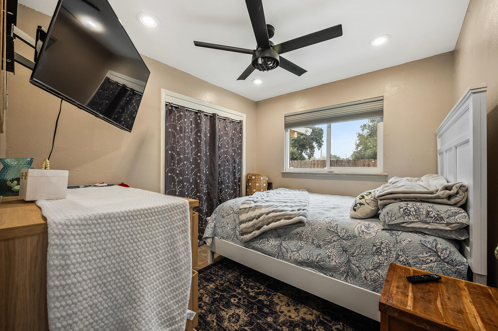 547 W Gettysburg Ave, Fresno, CA 93705