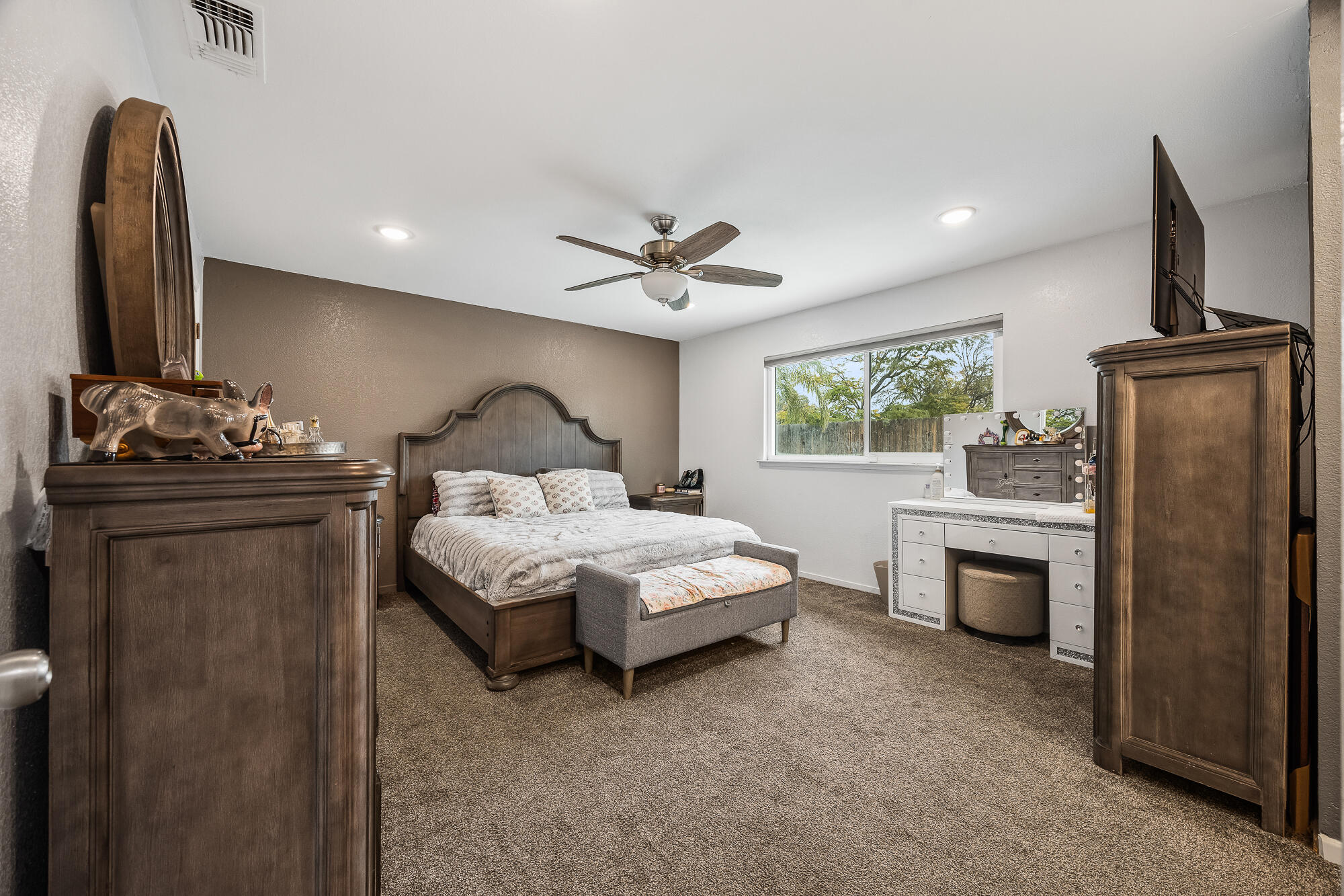 547 W Gettysburg Ave, Fresno, CA 93705