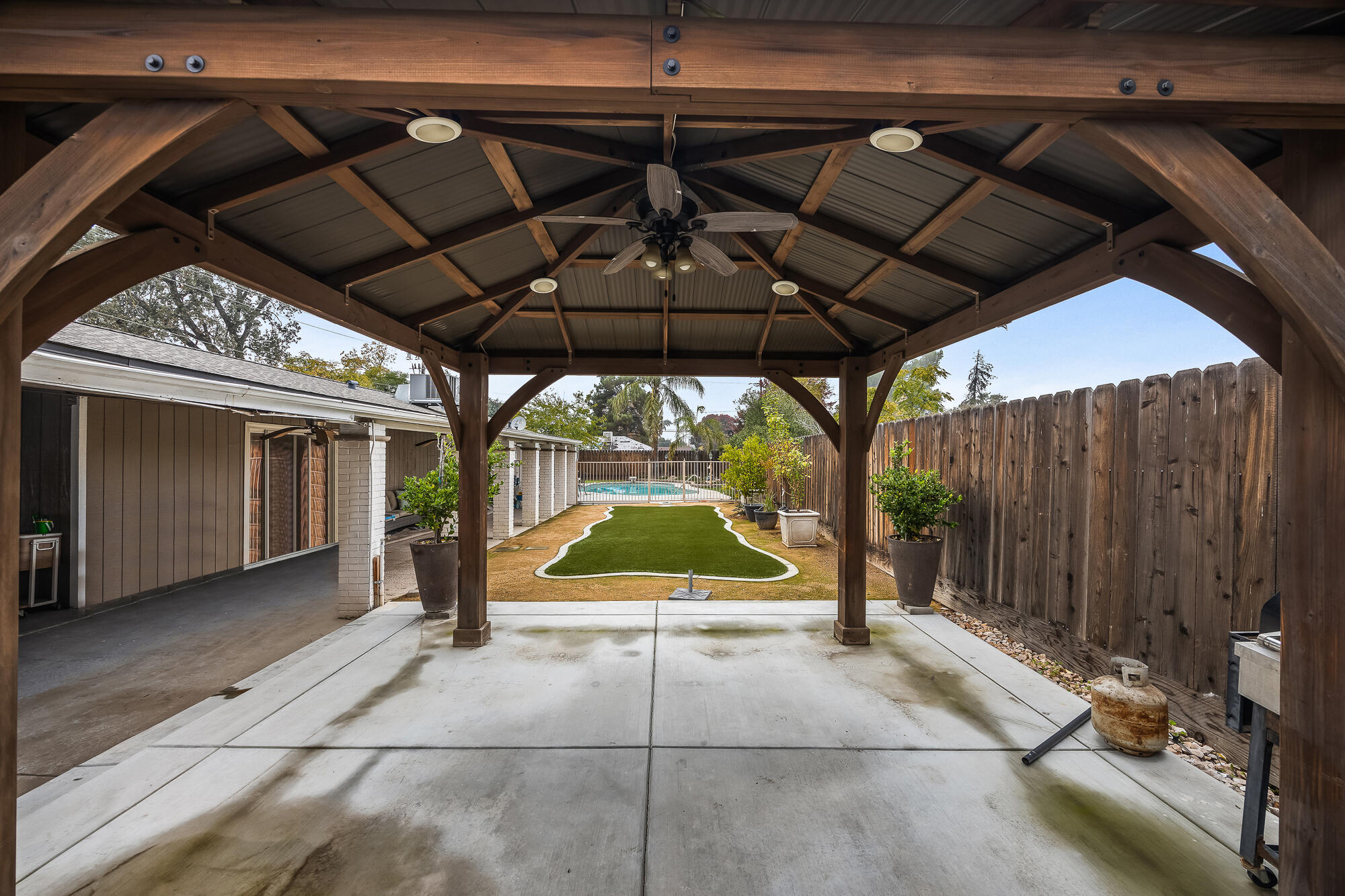 547 W Gettysburg Ave, Fresno, CA 93705