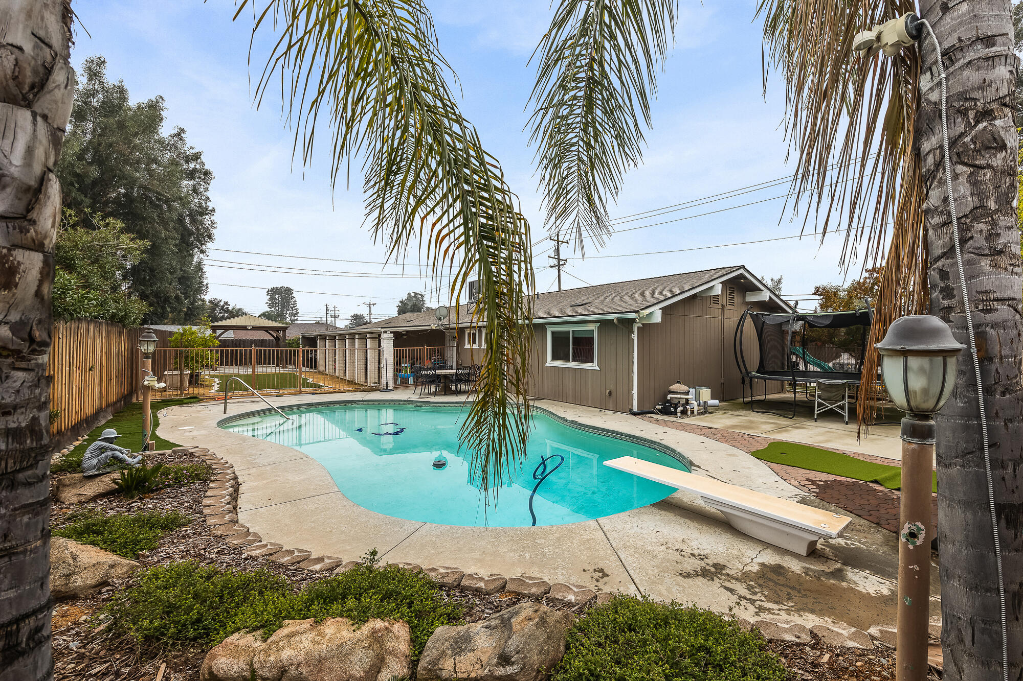 547 W Gettysburg Ave, Fresno, CA 93705