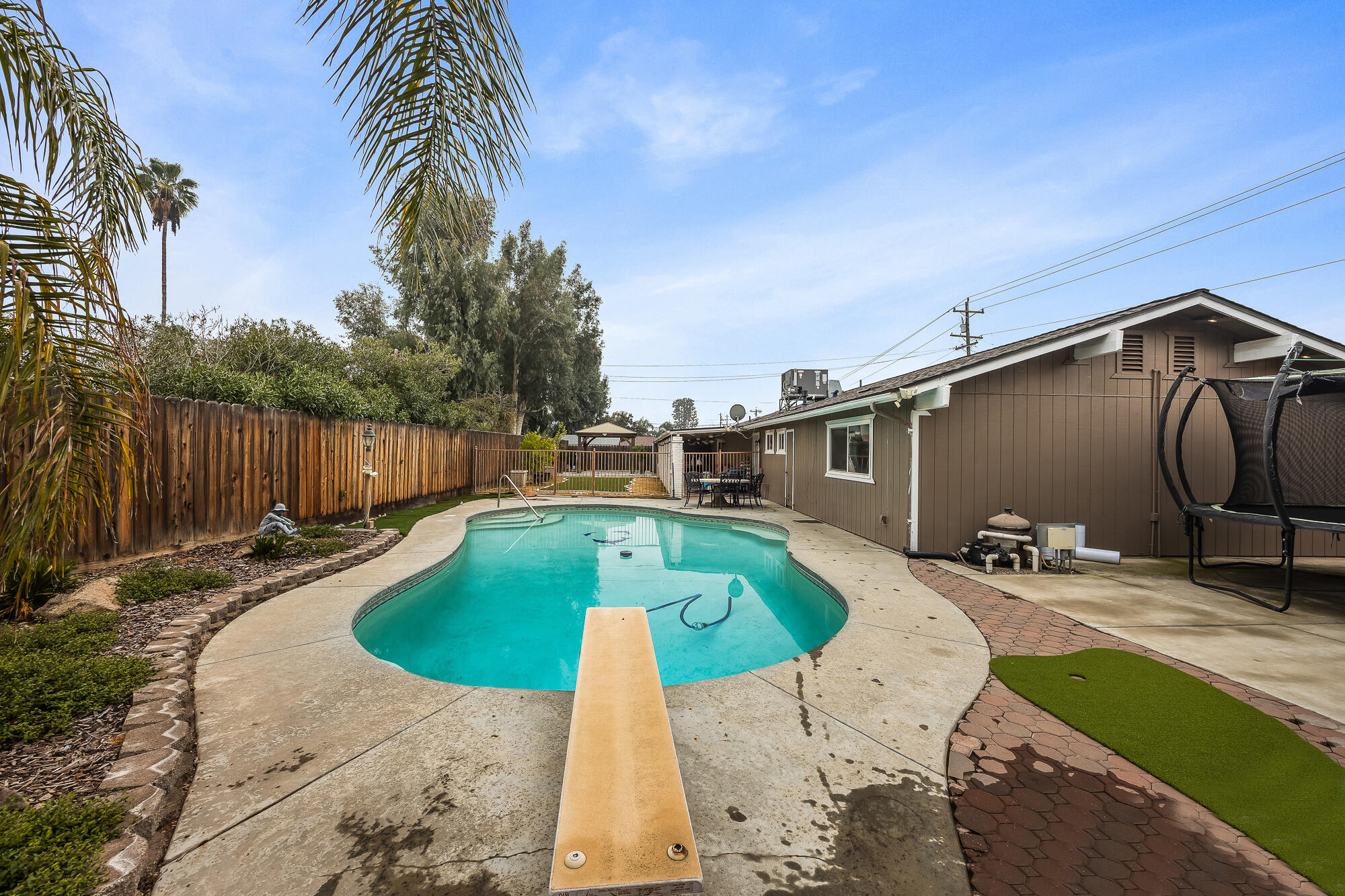 547 W Gettysburg Ave, Fresno, CA 93705