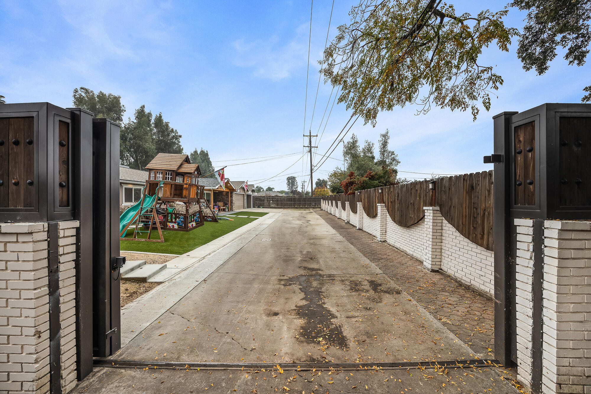 547 W Gettysburg Ave, Fresno, CA 93705