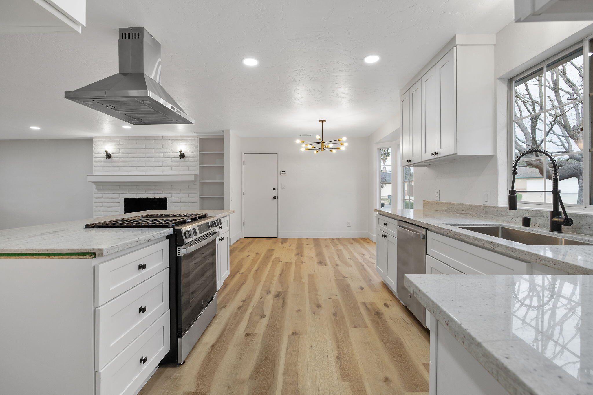 1359 W Millbrae Ave, Fresno, CA 93711