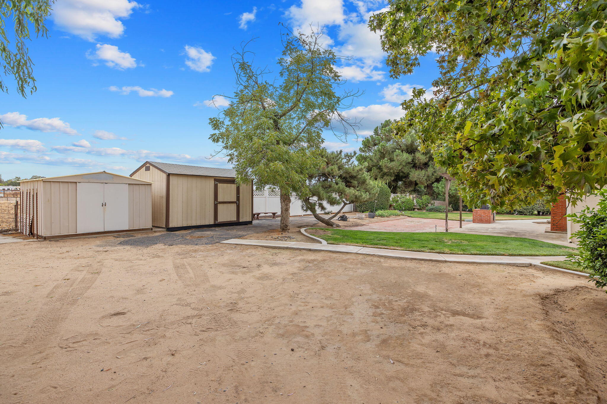 1714 N Blythe Ave, Fresno, CA 93722