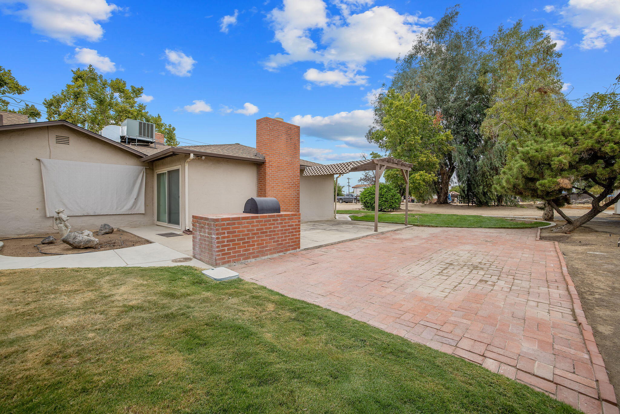 1714 N Blythe Ave, Fresno, CA 93722